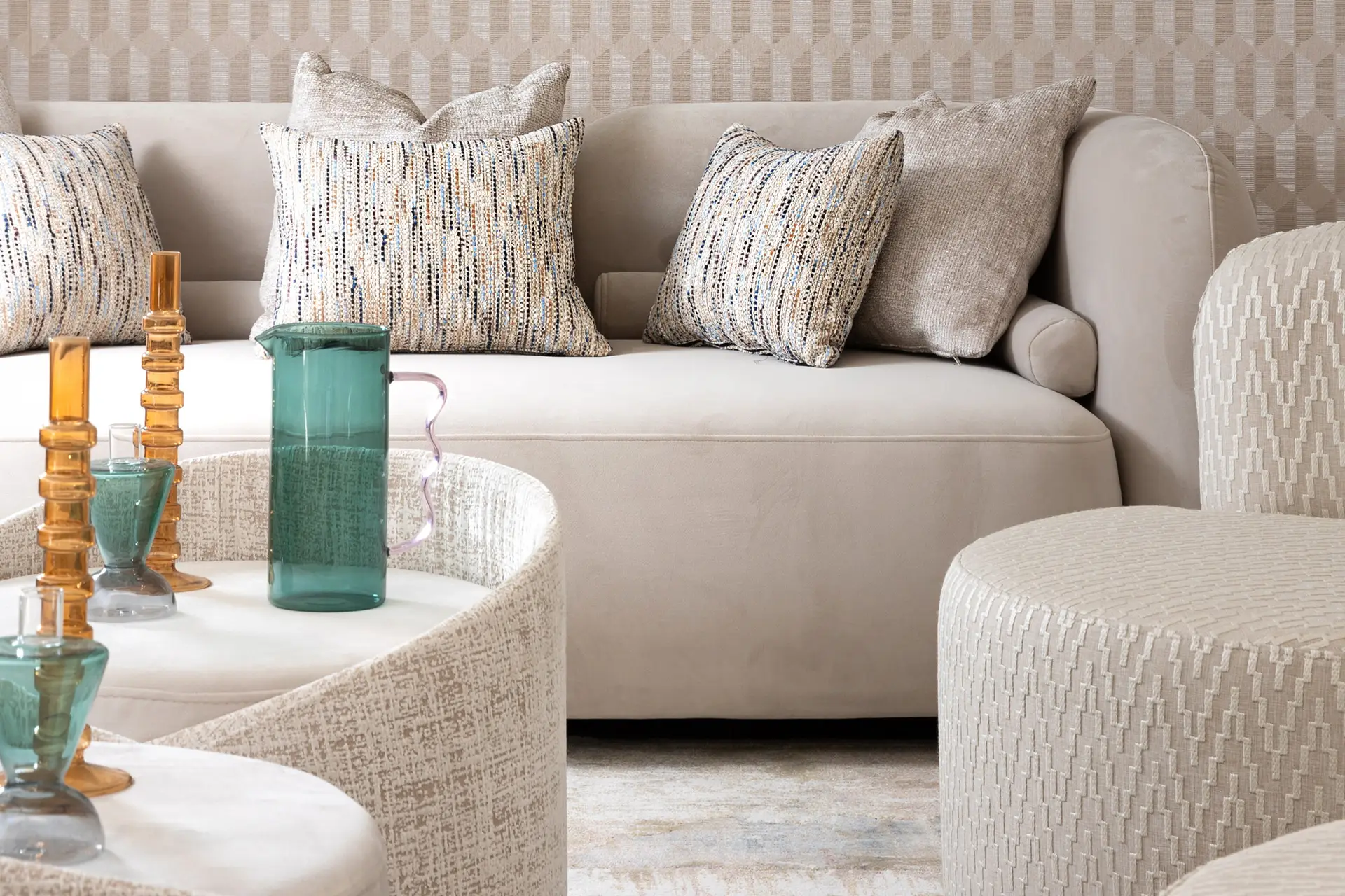 elbogen sitting 1 - main